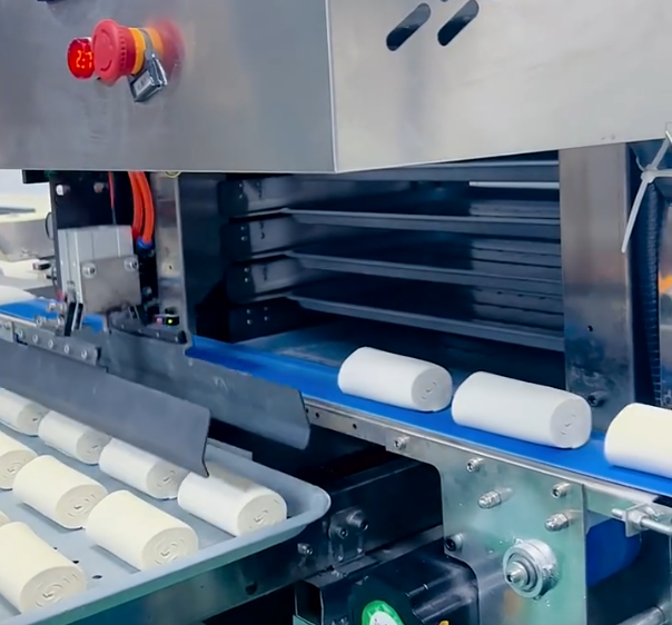 How to use the steamed bun machine assembly line to make layered steamed buns?